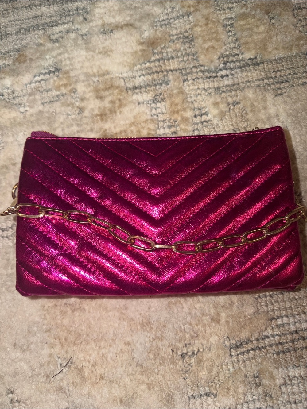 Caroline Hill Women's Metallic Fuchsia Quilted Chain clutch